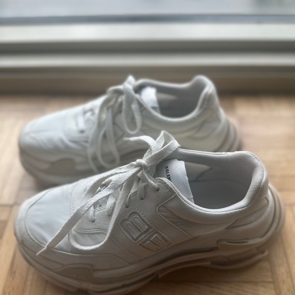 Balenciaga 37 (7) eggshell sand color . Womens US size 7. - Picture 2 of 4